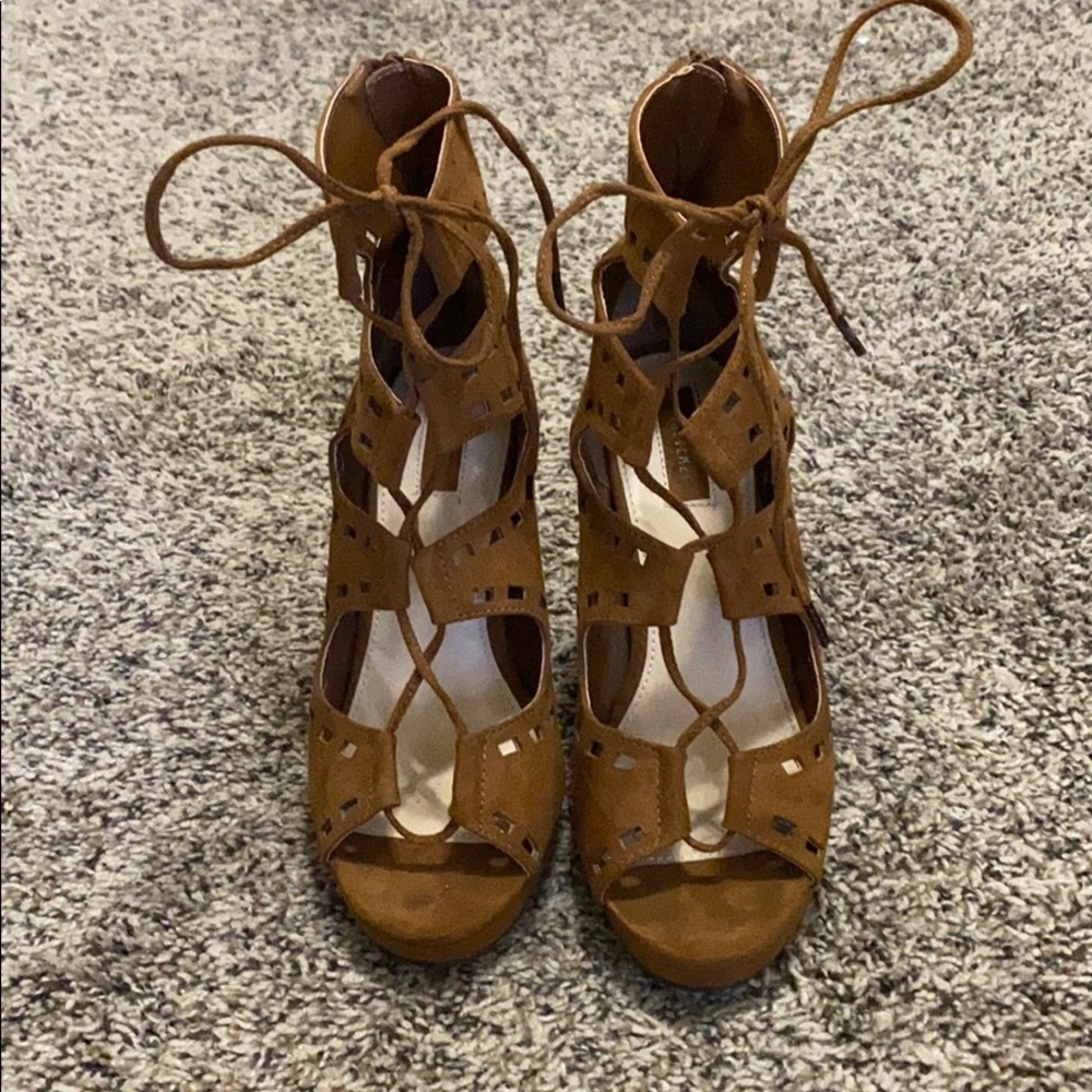 F21 || tie up heels